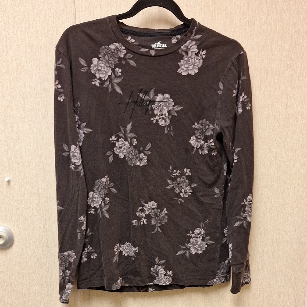 Hollister Dark Gray floral print top.